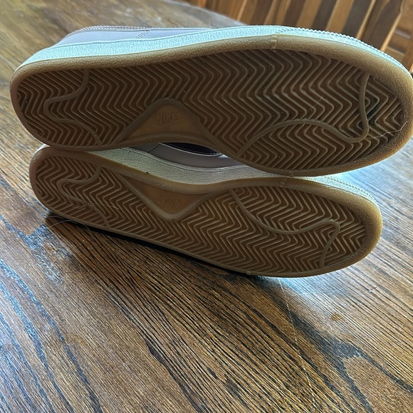 Nike Court Royale Particle Rose/Smokey Mauve size 9 women’s. Excellent Used Cond - Picture 4 of 5